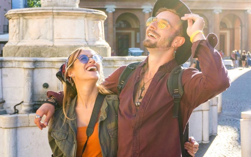 couple-in-love-traveling-in-europe-in-summer-q0q9jbf9b98xzazsk0eoml7rysbhm5a7vq985trz48
